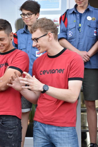 js_Leiteraction_1800086