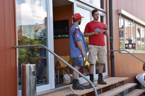 js_Leiteraction_1800093